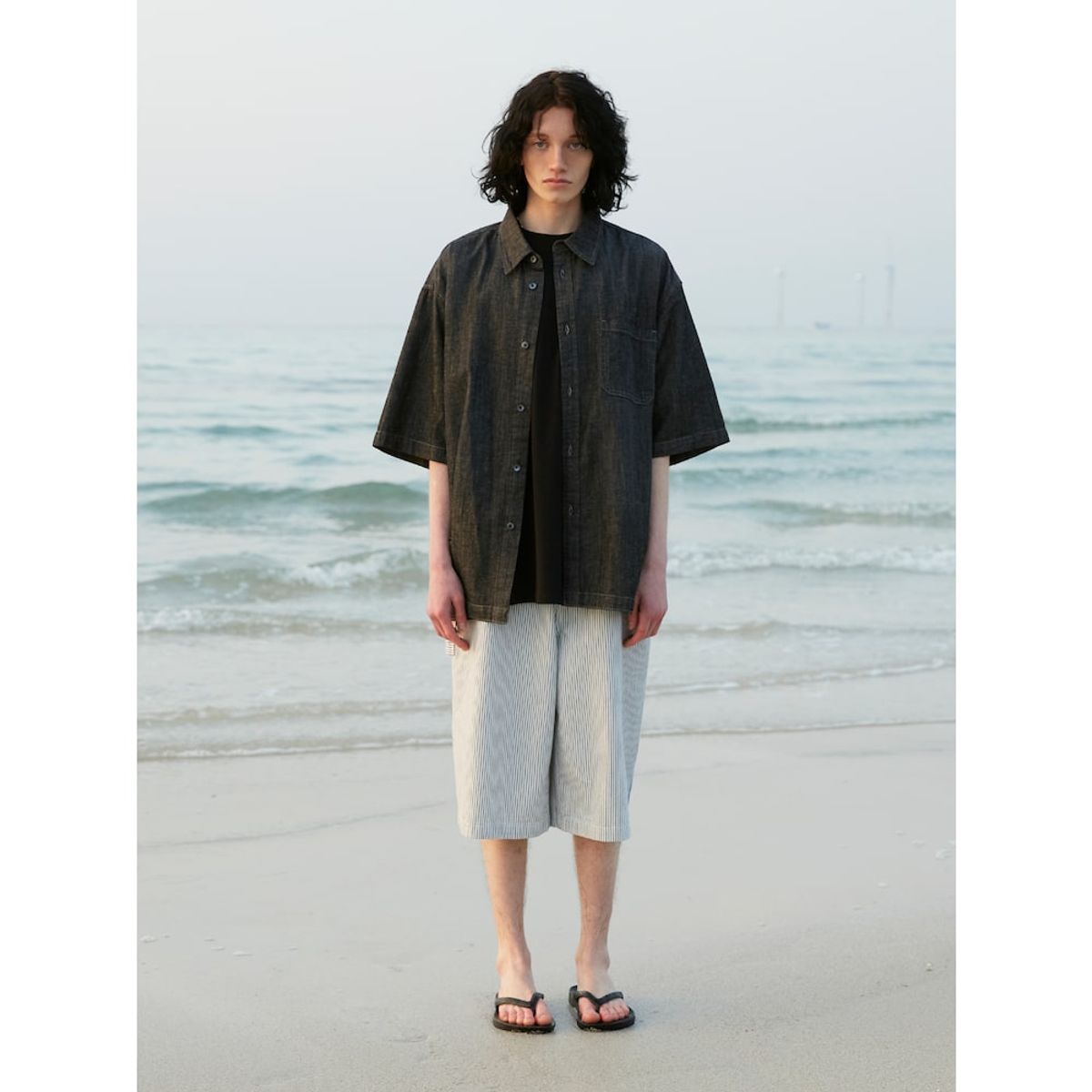 샌드 사운드(SAND SOUND) (UNISEX) 핀스트라이프 데님 버뮤다 숏츠  화이트
