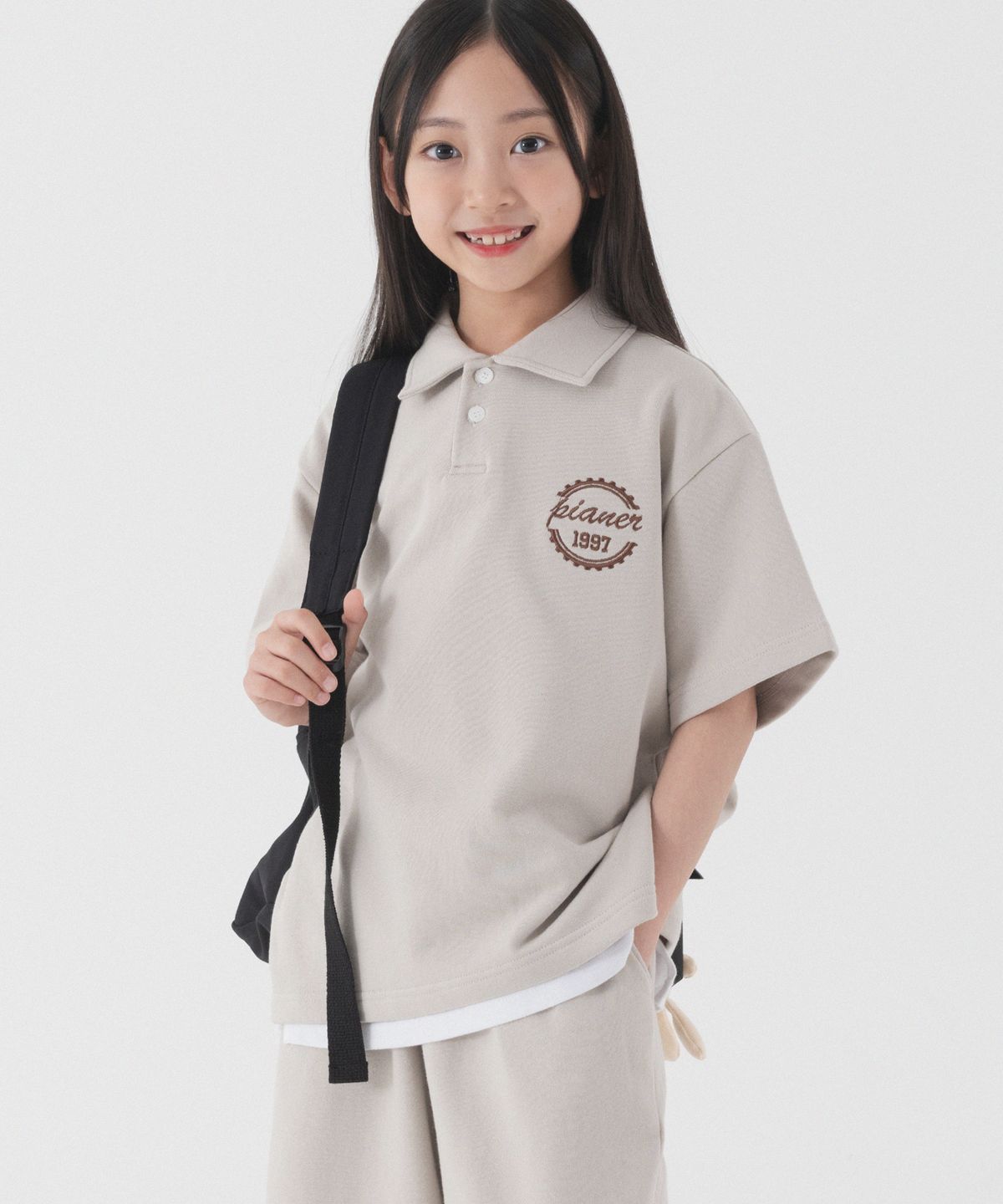 피아네르 키즈(PIANER KIDS) 클래시 로고 자수 카라 반팔 (연그레이)
