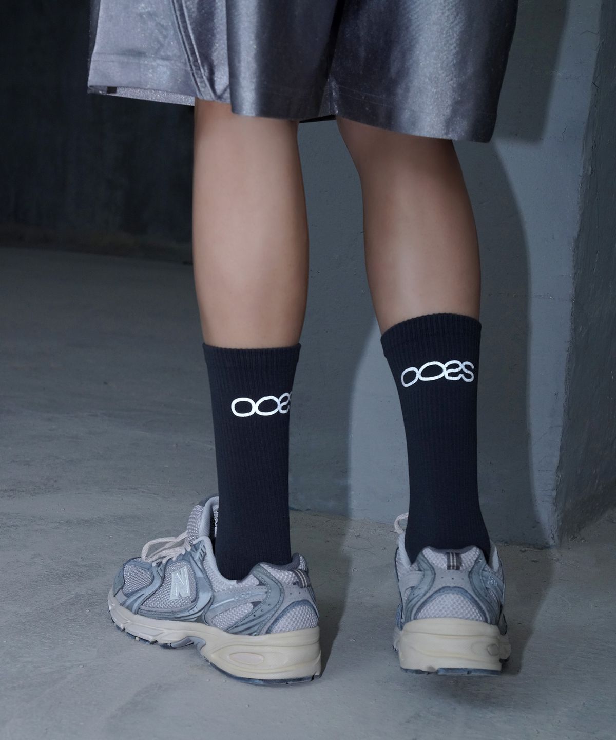 스튜디오 싹스탑(STUDIO SOCKSTOP) OOSS 남성 리플렉티브 러닝 크루 삭스 차콜