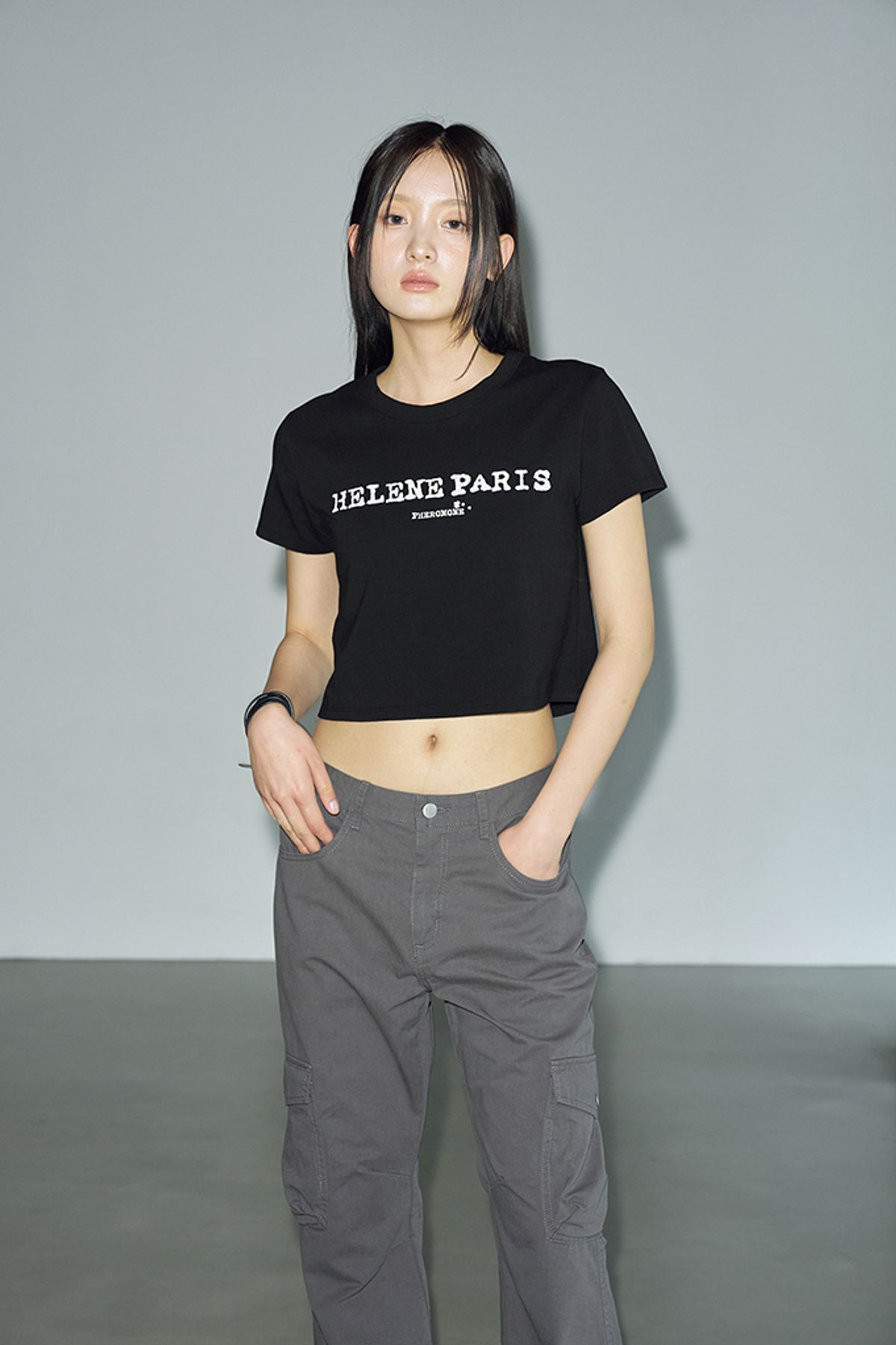 헬레네파리스(HELENE PARIS) 레밍턴 로고 크롭 티셔츠 [블랙]
