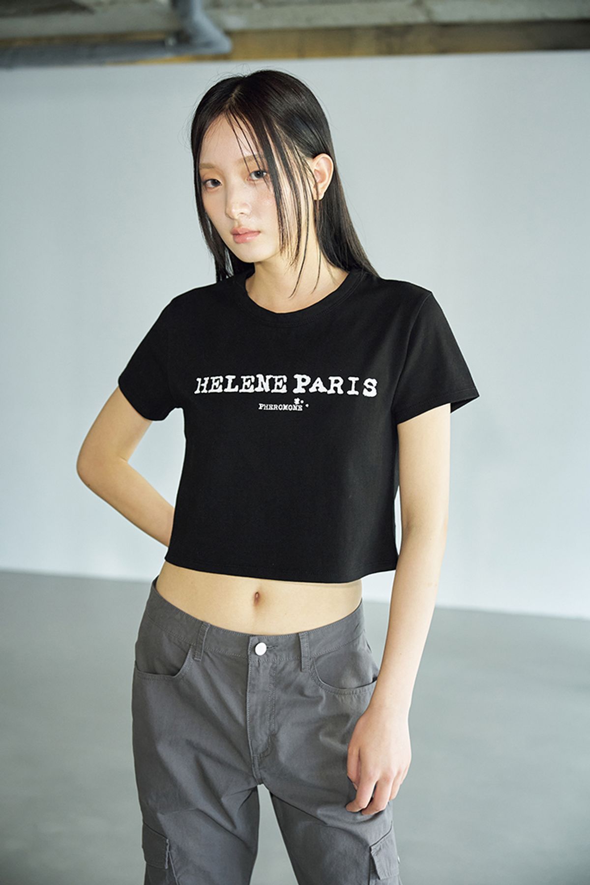 헬레네파리스(HELENE PARIS) 레밍턴 로고 크롭 티셔츠 [블랙]