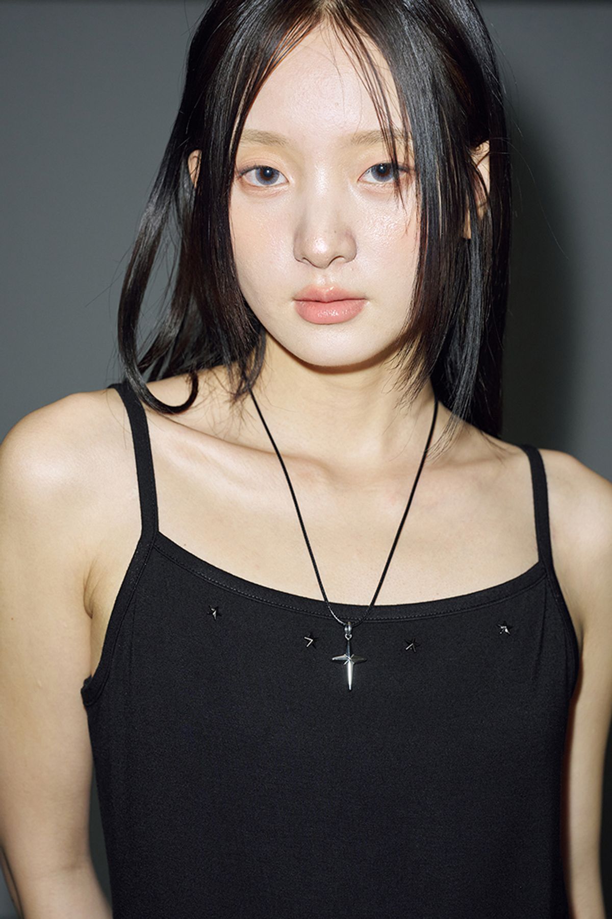 헬레네파리스(HELENE PARIS) 레더 볼드 크로스 네크리스