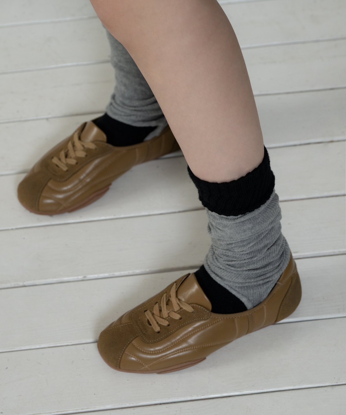 이크닉(IHCNIK) r. 901 whispering sneakers / brown