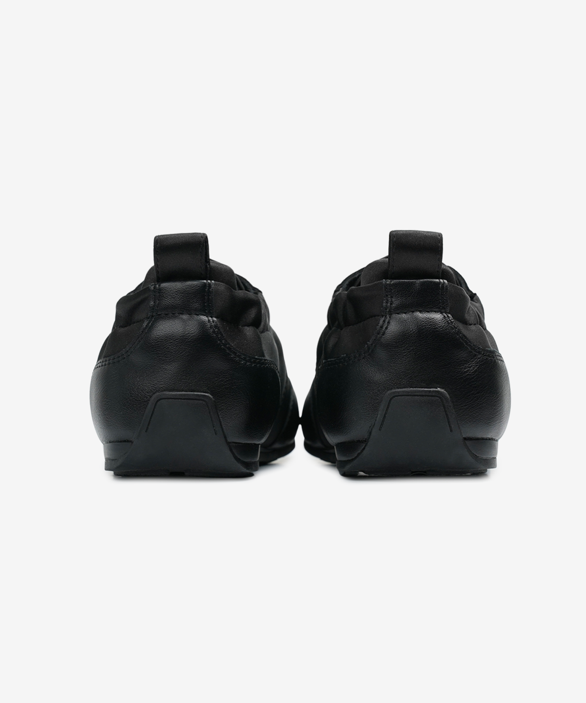 이크닉(IHCNIK) r. 913  three matches sneakers
