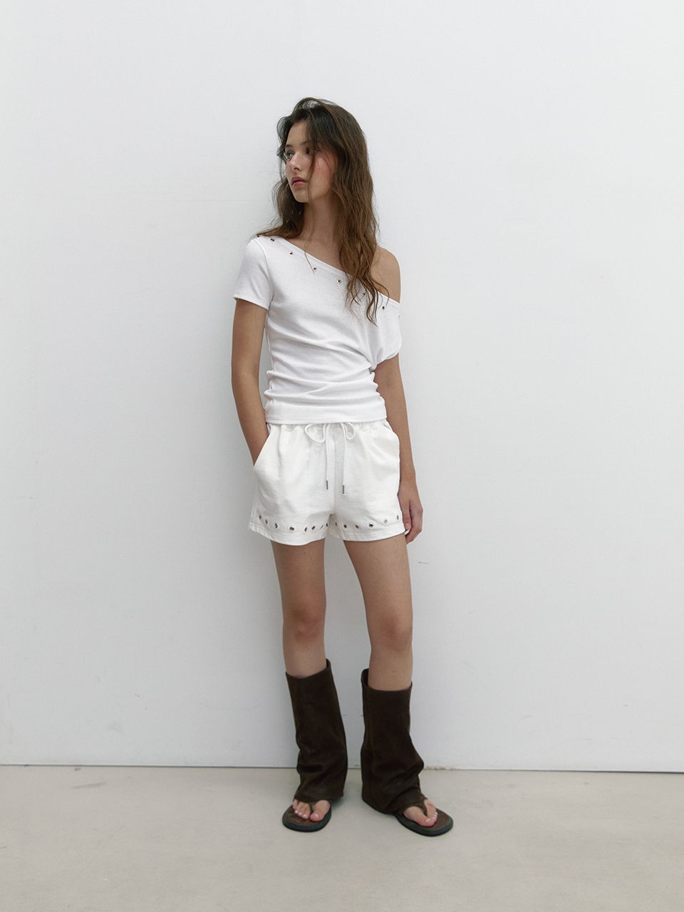 MUSINSA | ASURA EYELET ONE SHOULDER T (IVORY)