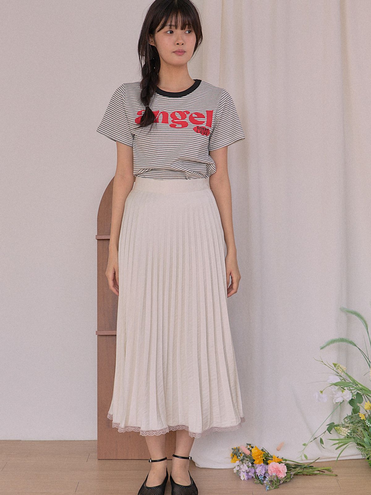 쏘리, 투 머치 러브(SORRY, TOO MUCH LOVE) Angel Stripe Neck Combo T-shirt_White