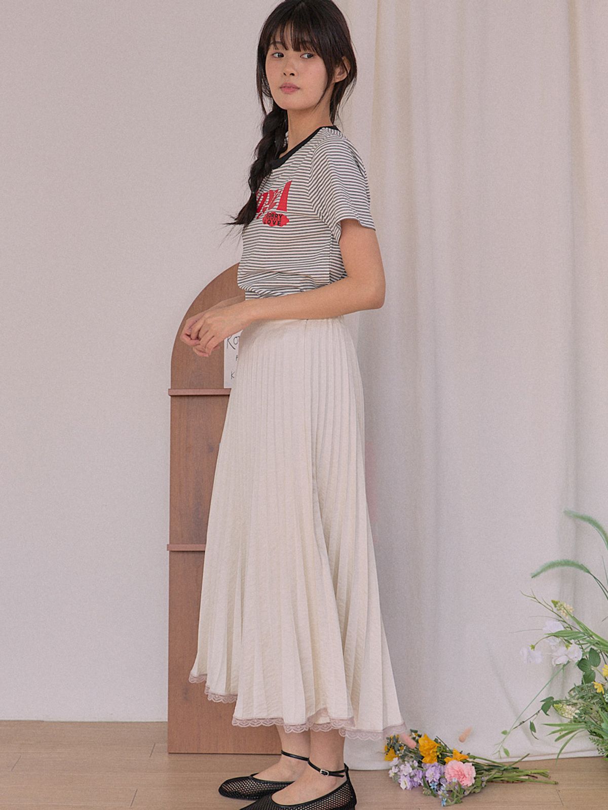 쏘리, 투 머치 러브(SORRY, TOO MUCH LOVE) Angel Stripe Neck Combo T-shirt_White