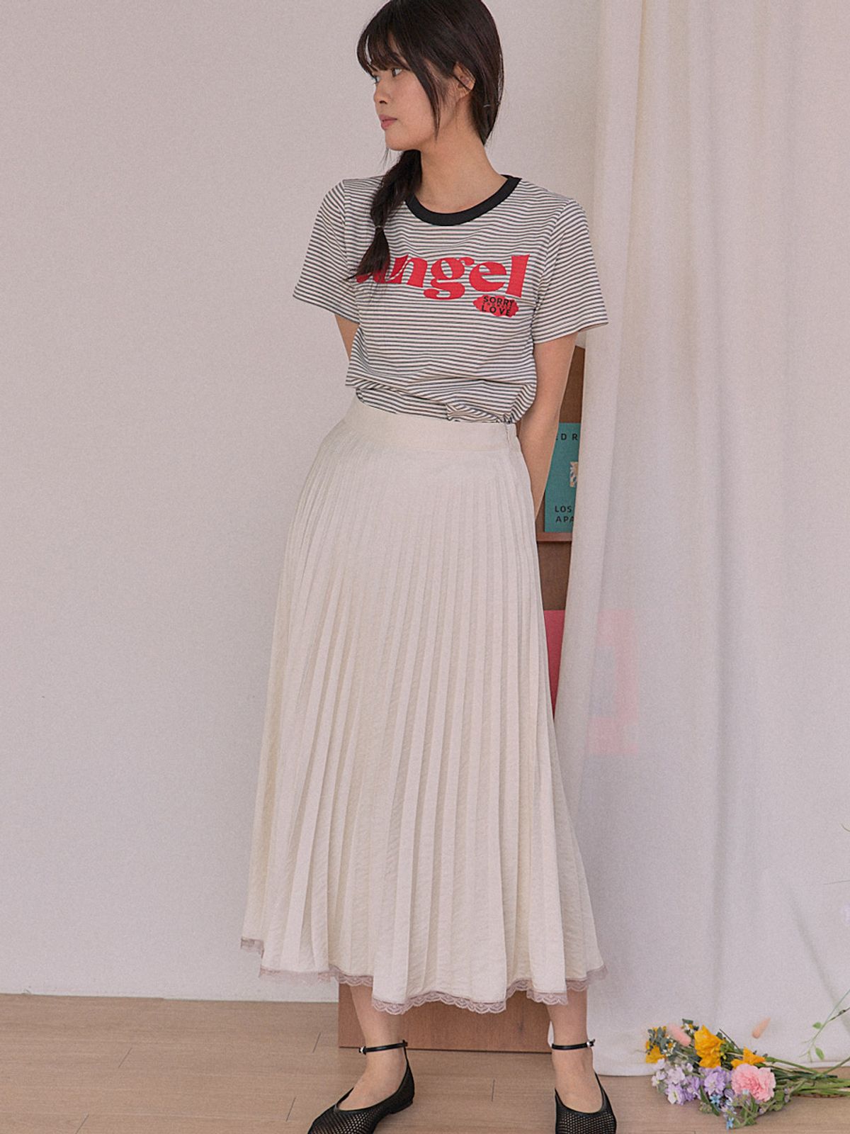쏘리, 투 머치 러브(SORRY, TOO MUCH LOVE) Angel Stripe Neck Combo T-shirt_White