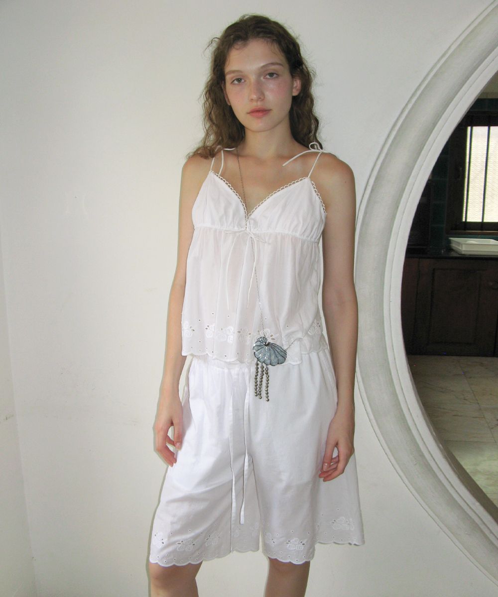 MUSINSA | SINOON Rose Scallop Half Pants (White)