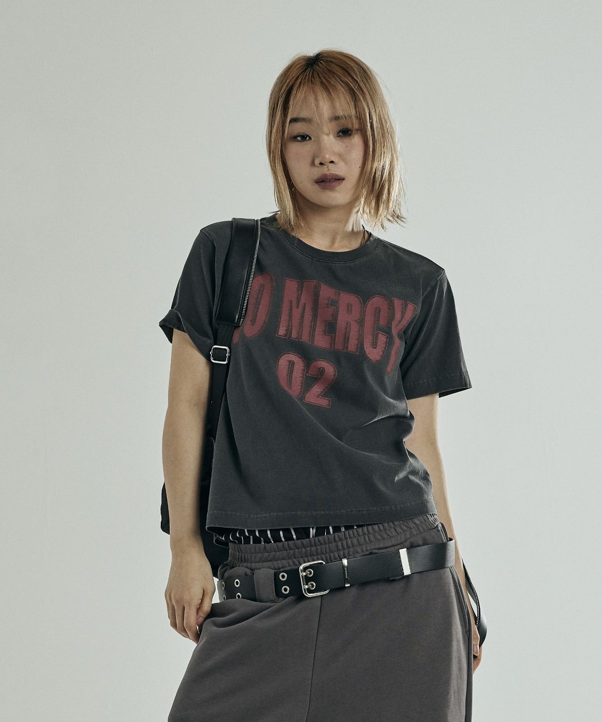 본바트(VONVAT) 노 머시 반팔티 (차콜)