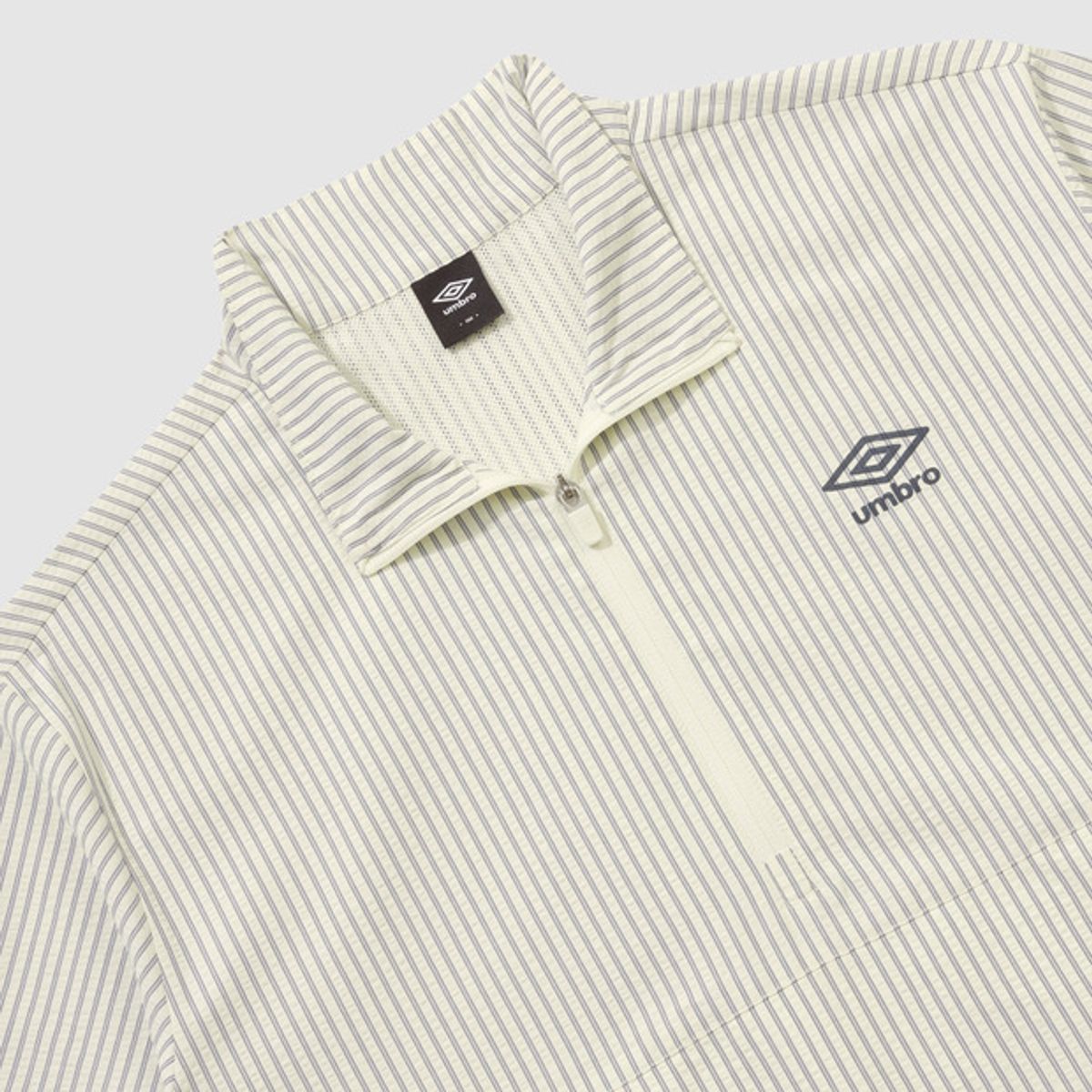 엄브로(UMBRO) 시어서커 반팔 스탠넥 아노락 화이트(UQ221CWT63)