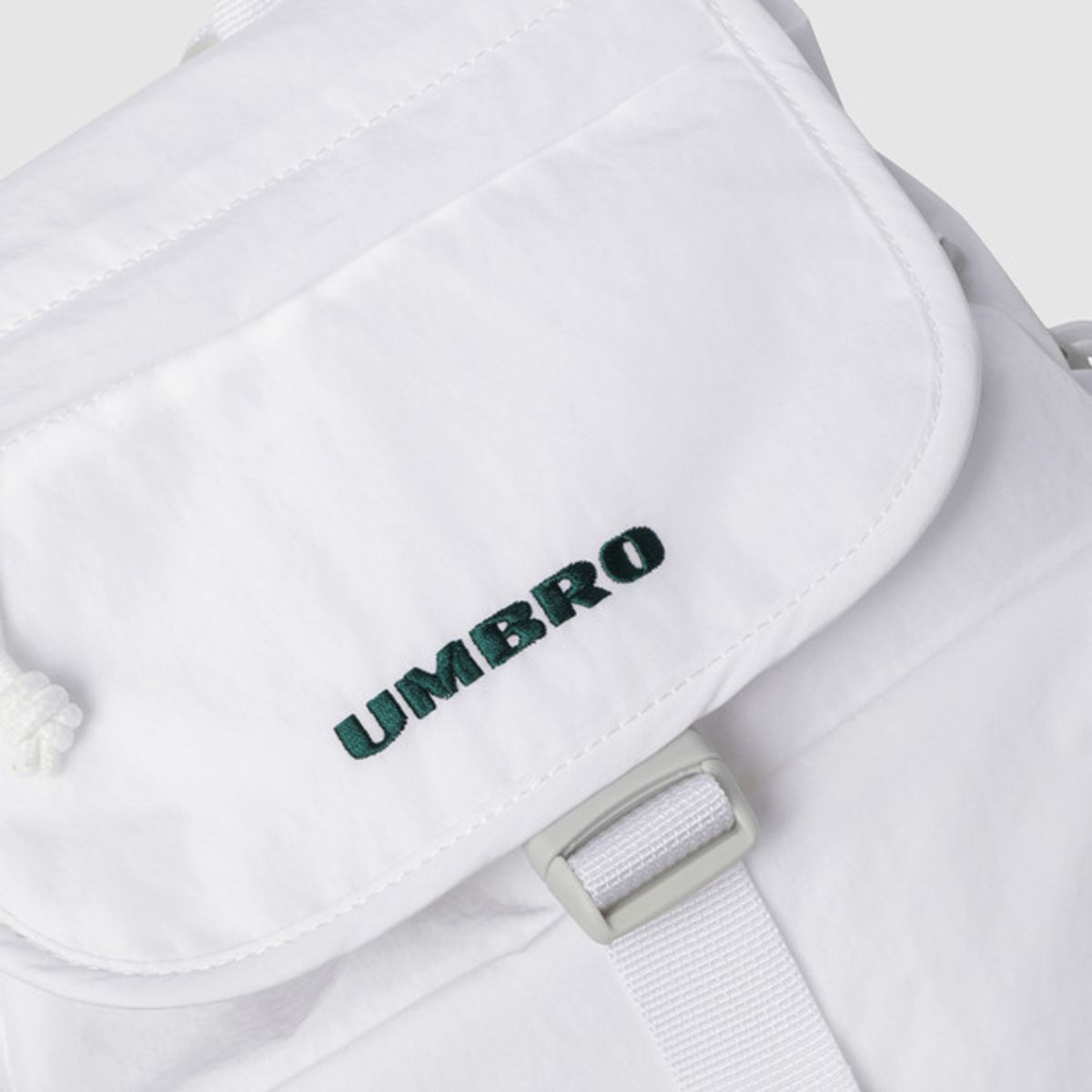 엄브로(UMBRO) 나일론 스파클 럭색 백팩 화이트(UQ223CBP63)