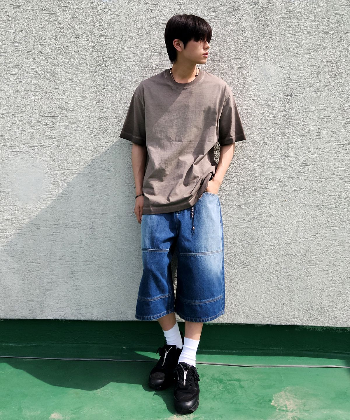 메이킷투(MAKEITTO) 절개 라인 데님 버뮤다 팬츠_블루