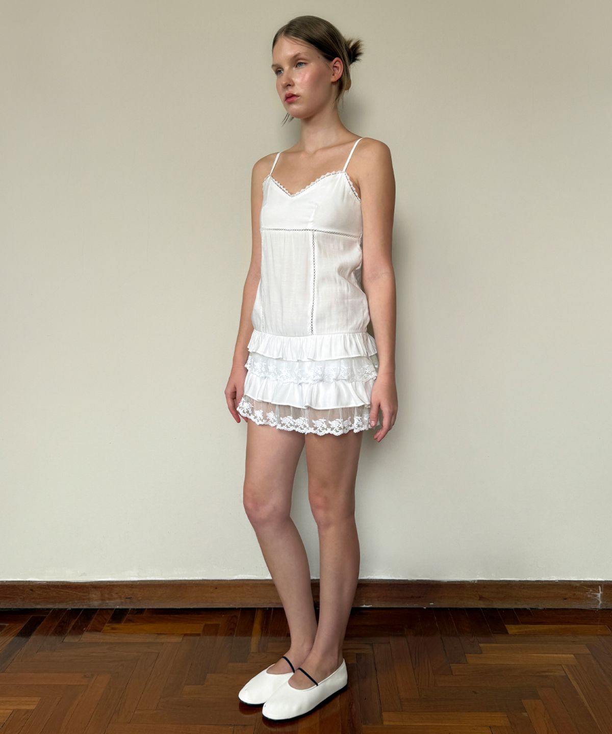 시눈(SINOON) V-Neck Lace Mix Silky Dress (White)