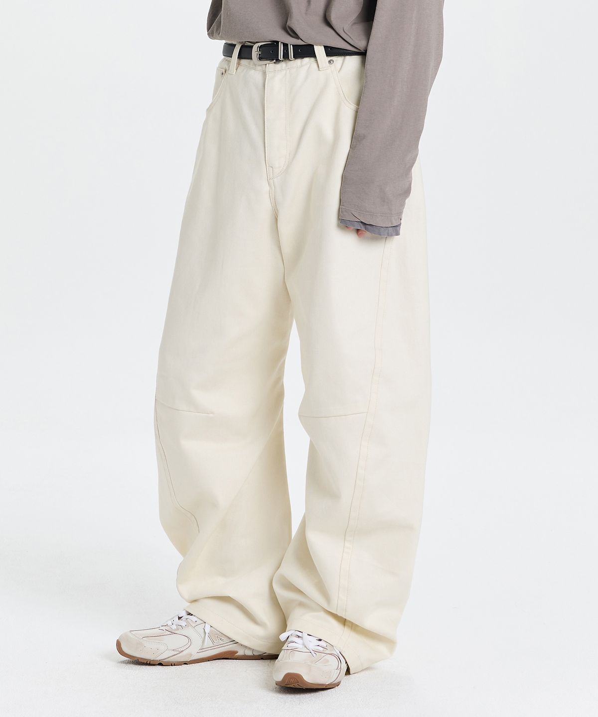 기철(KICHUL) Relax Curved Cotton Pants (Ivory)