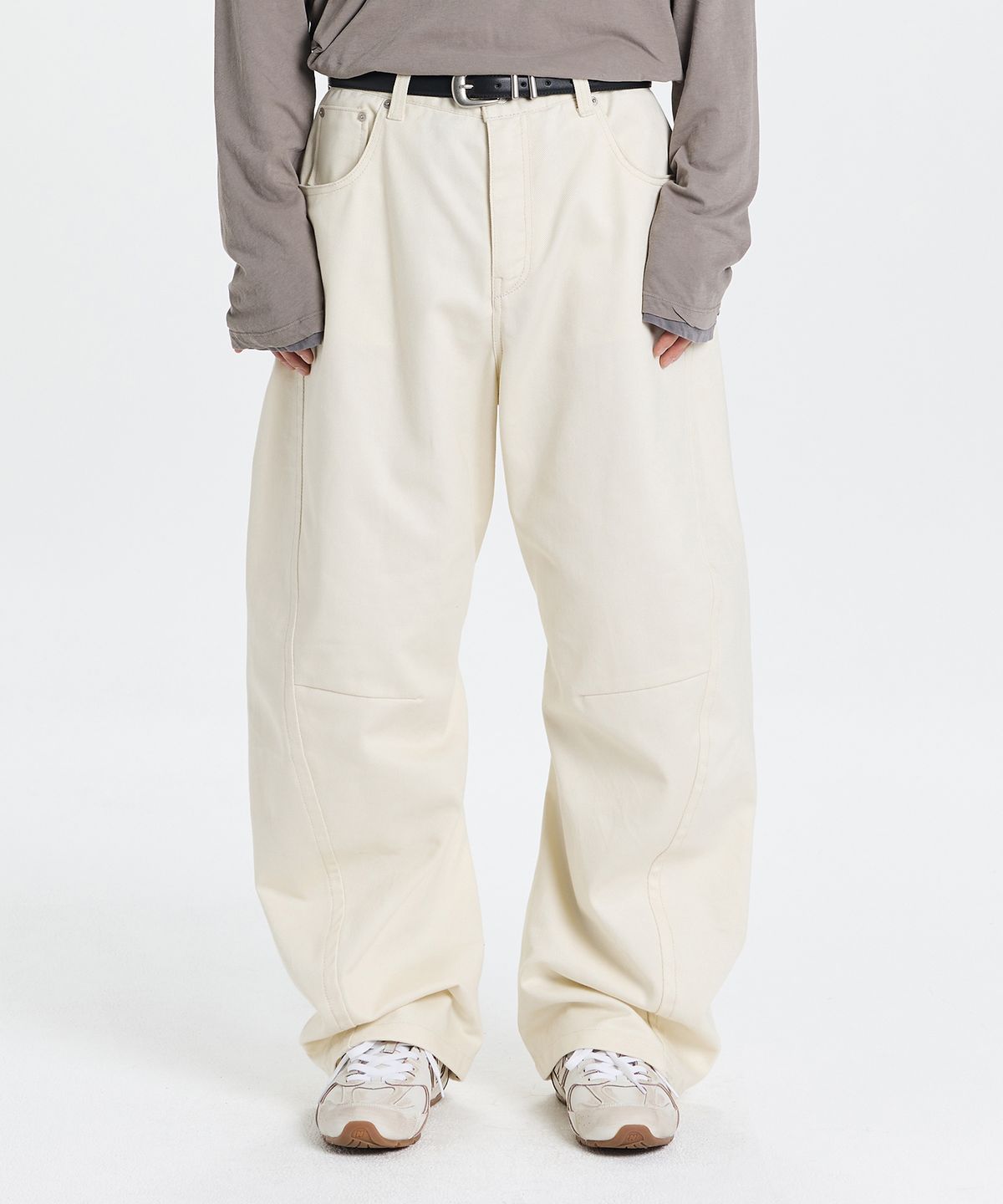 기철(KICHUL) Relax Curved Cotton Pants (Ivory)