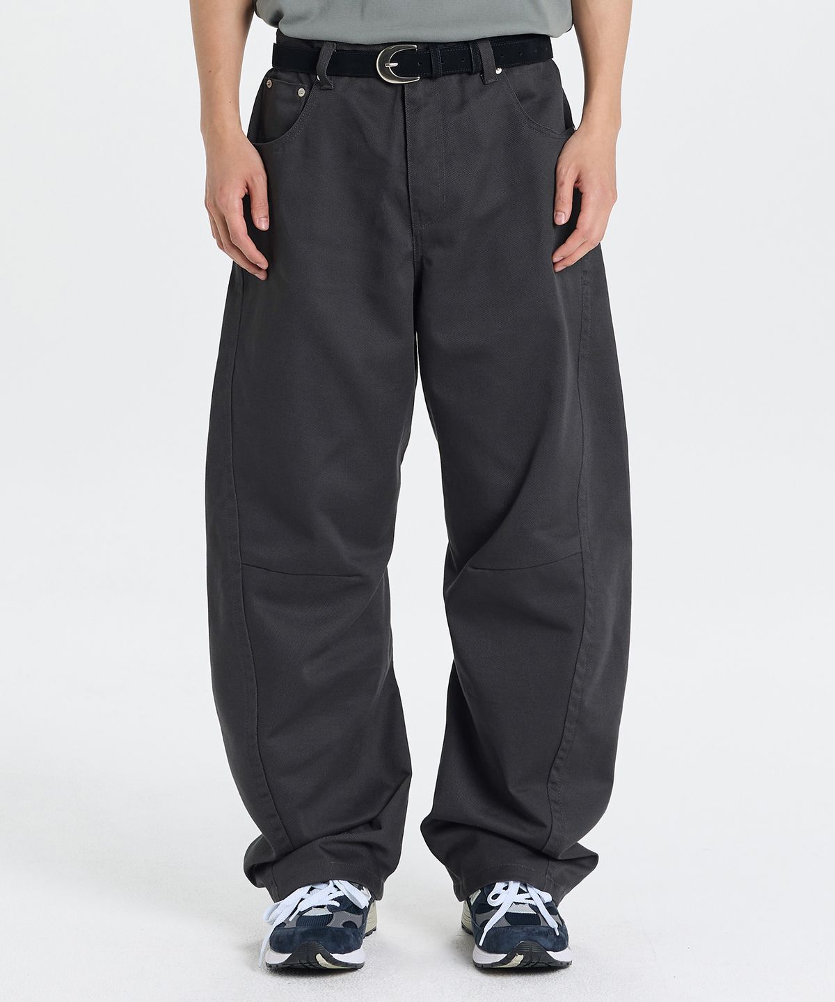 기철(KICHUL) Relax Curved Cotton Pants (Charcoal)