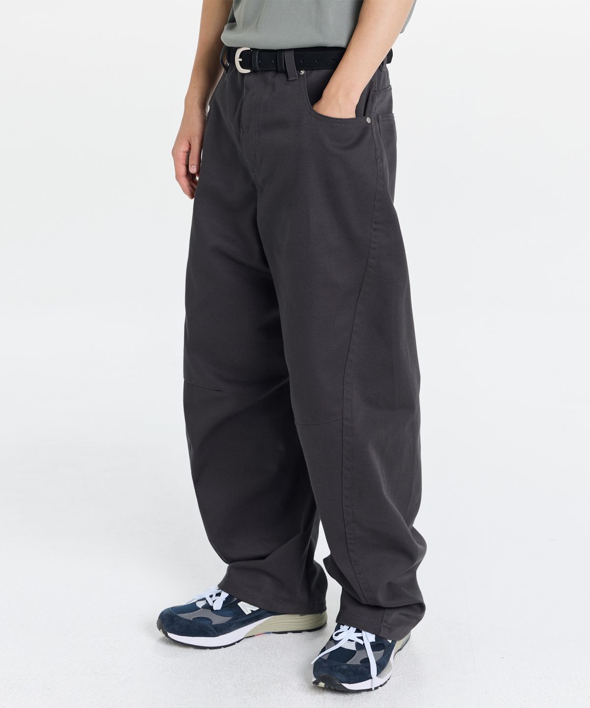 기철(KICHUL) Relax Curved Cotton Pants (Charcoal)