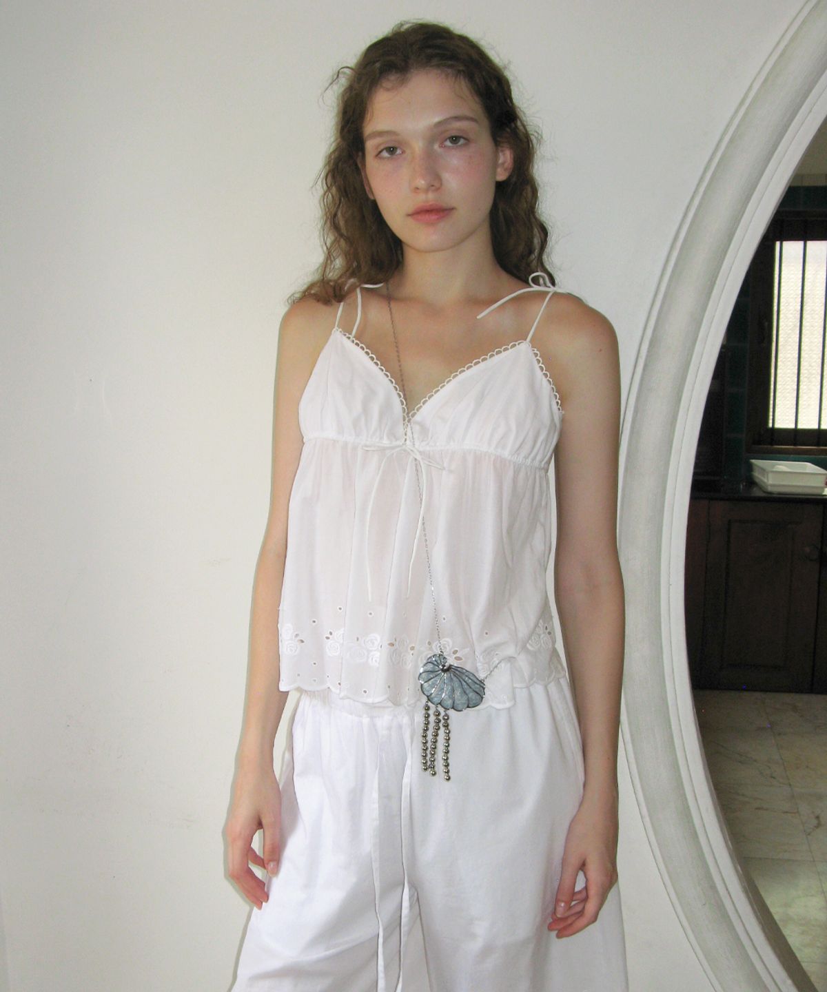 시눈(SINOON) Rose Scallop Sleeveless (White)