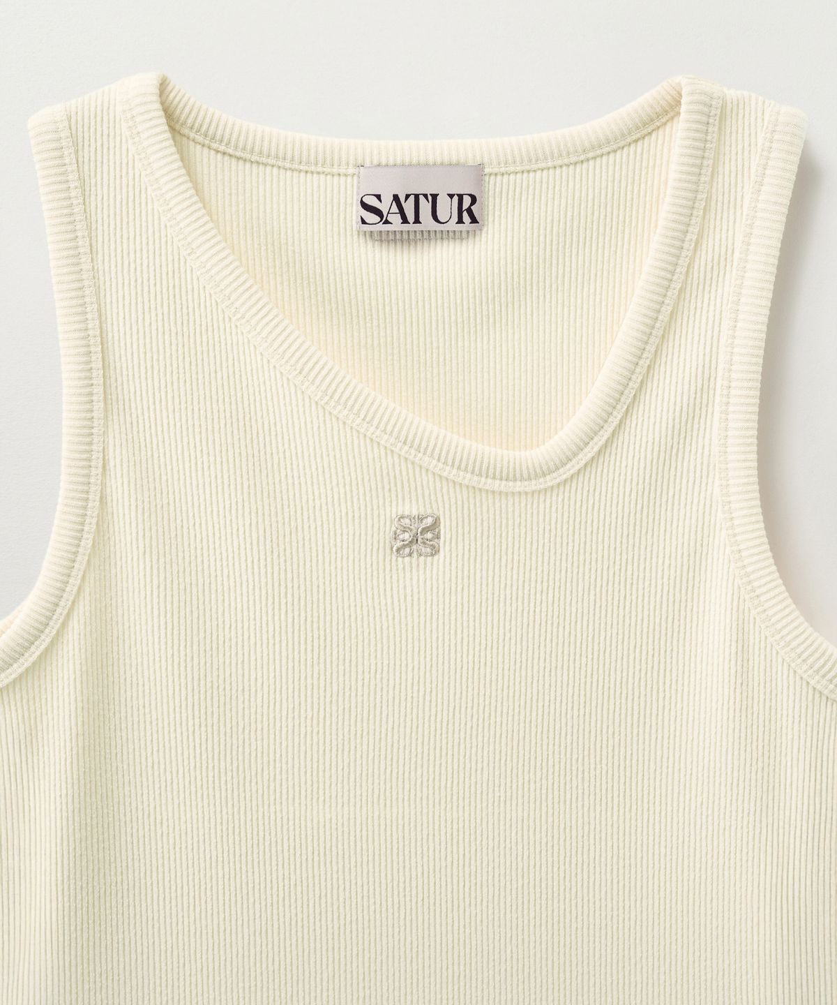 세터(SATUR) (W) 언발란스 넥 라인 레이어드 슬리브리스 탑 크림