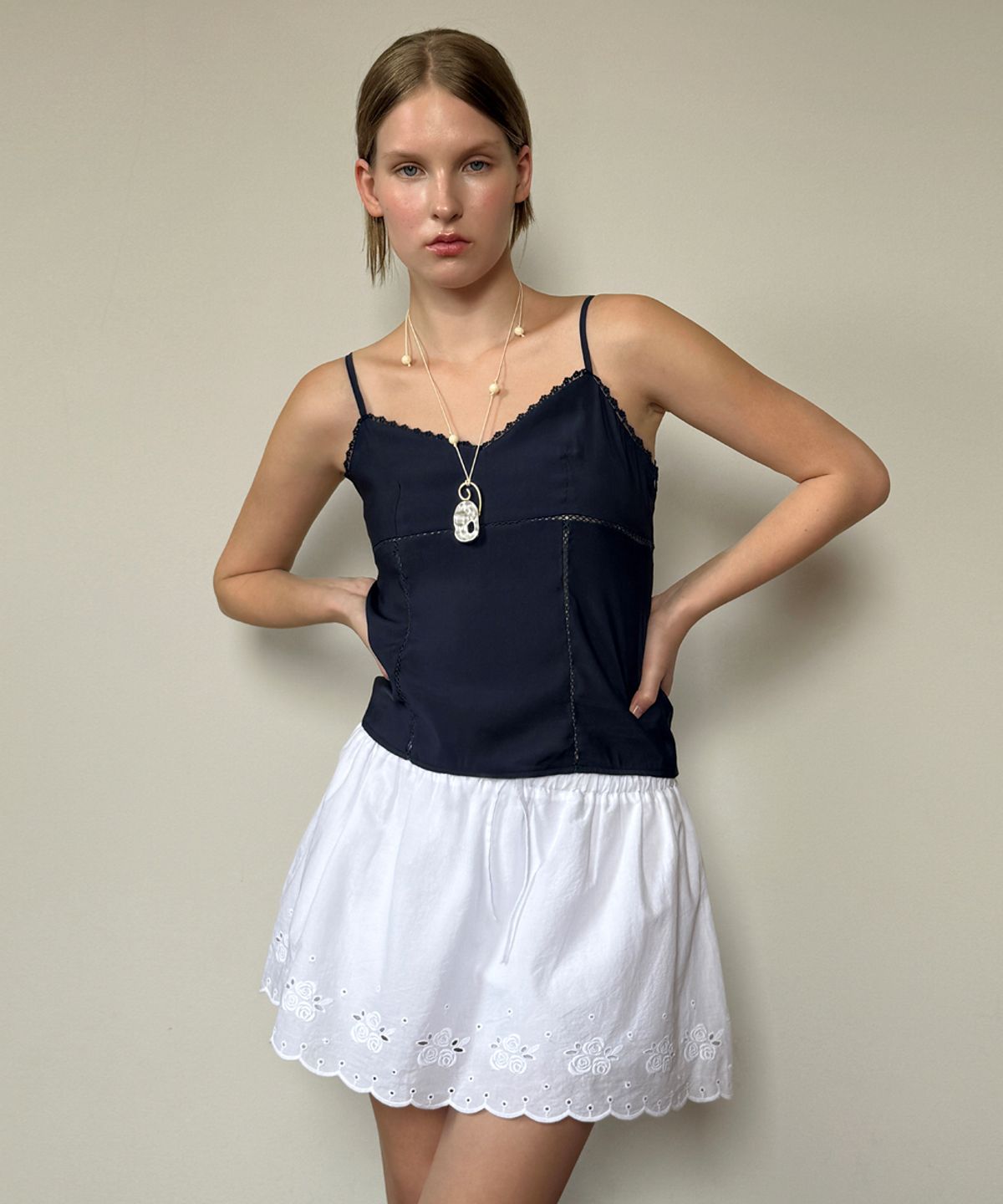 시눈(SINOON) V-Neck Lace Silky Sleeveless (Navy)