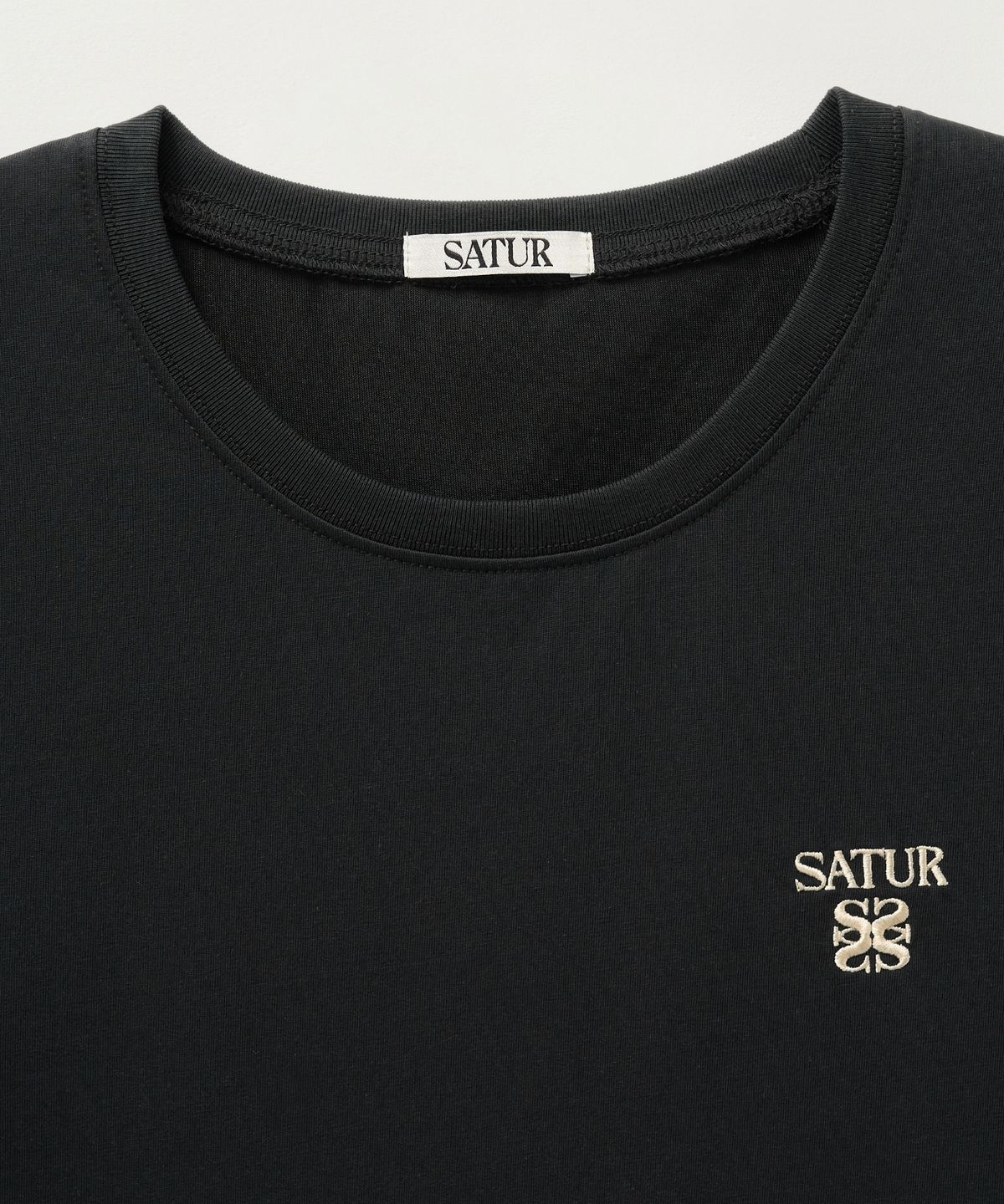 세터(SATUR) 올 데이 크루 넥 레이어드 슬리브리스 탑 블랙