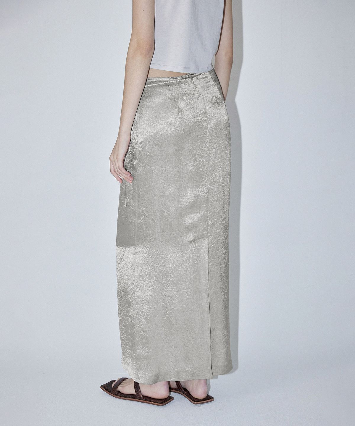 엔오르(EN OR) METALLIC SILVER MAXI SKIRT - GREY