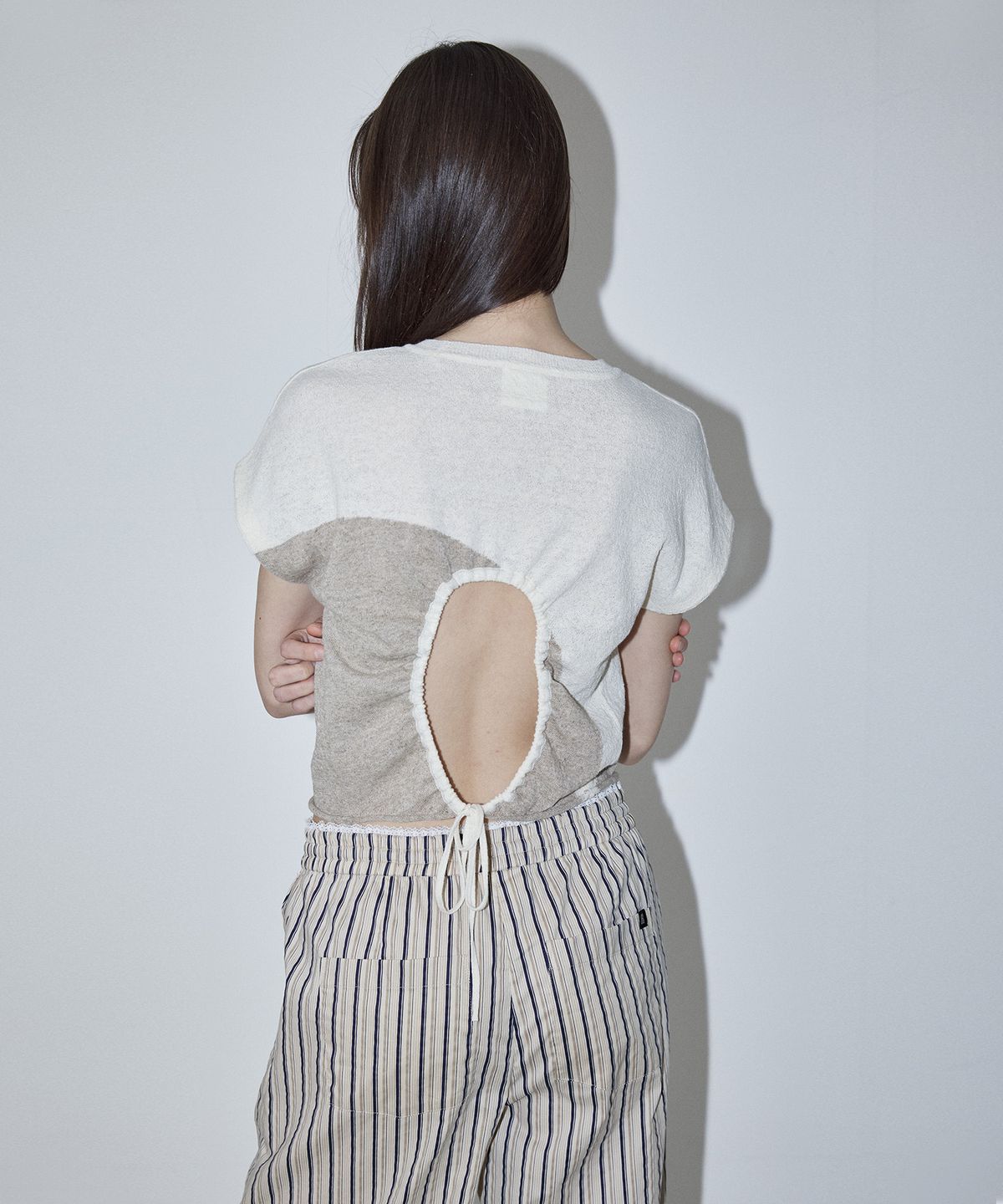 엔오르(EN OR) TWO TONE DRAWSTRING KNIT TOP - CREAM