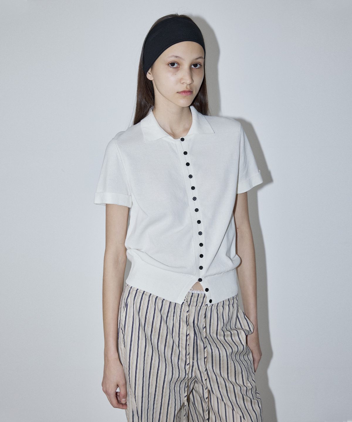 엔오르(EN OR) CONTRASTING BUTTONS SHIRT CARDIGAN - IVORY