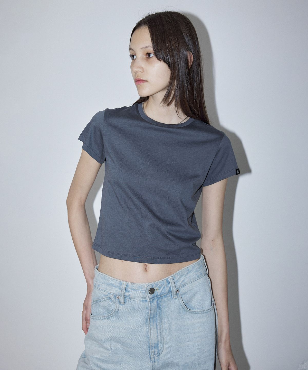 엔오르(EN OR) BASIC SHORT SLEEVE CROP T-SHIRT - DARK GREY