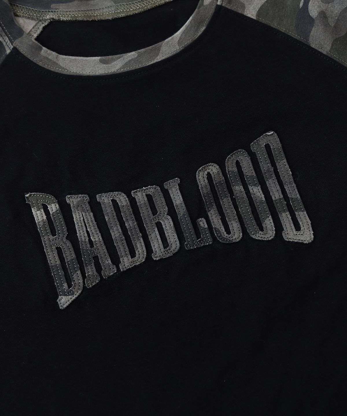 배드블러드(BADBLOOD) 콘트라스트 숏슬리브 - 그린카모