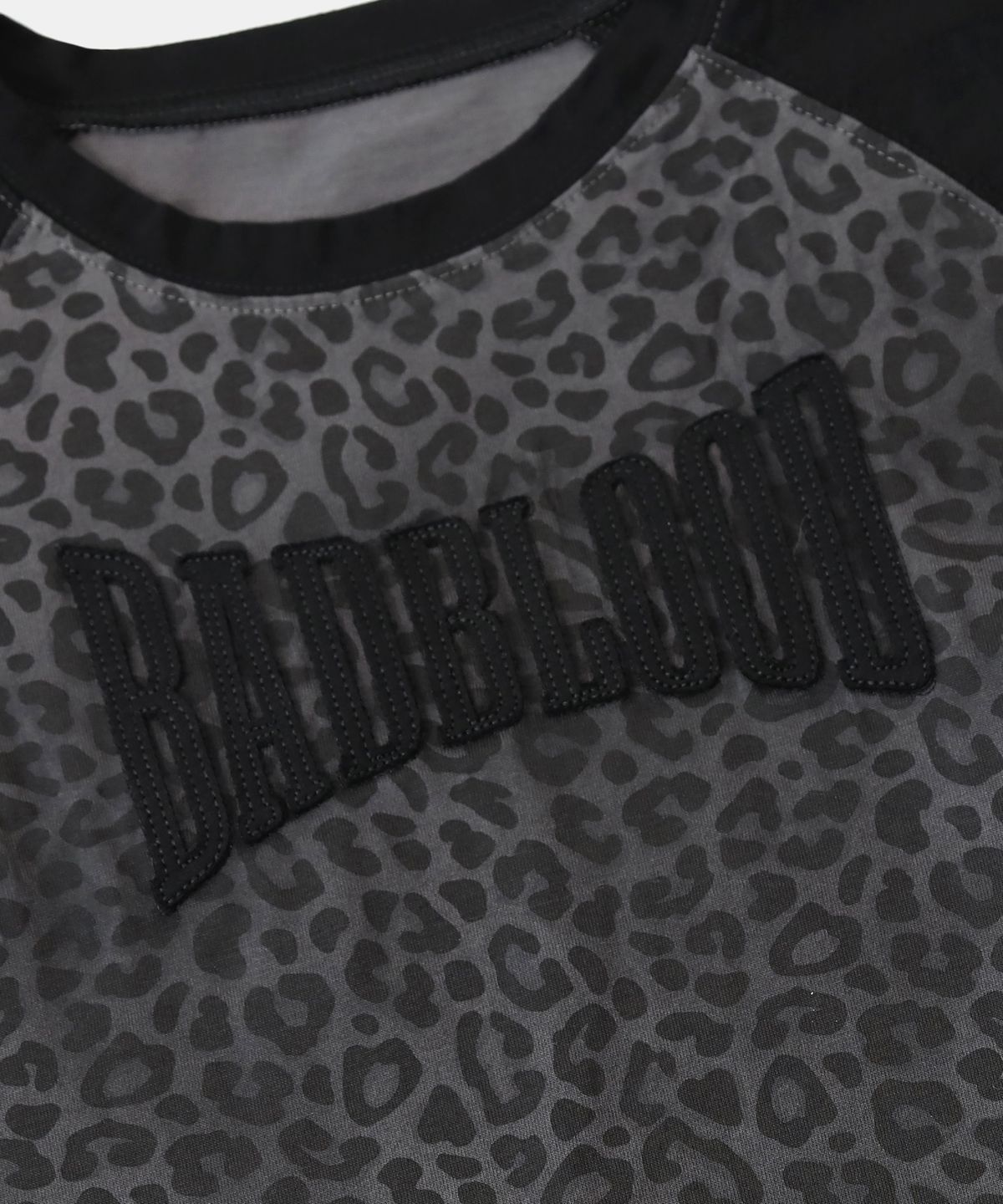 배드블러드(BADBLOOD) 콘트라스트 숏슬리브 - 블랙레오파드