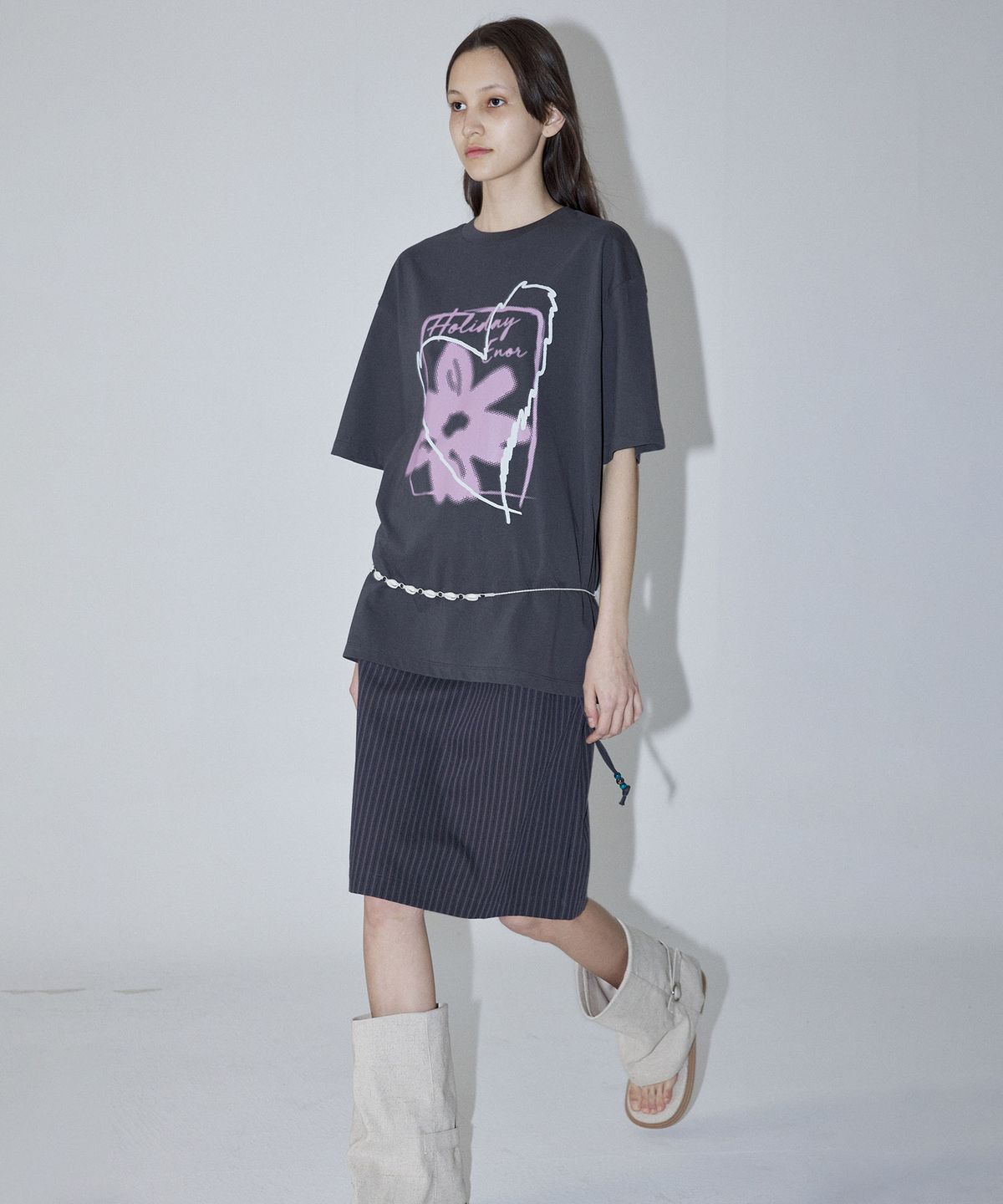 엔오르(EN OR) FLOWER GRAPHIC T-SHIRT - DARK GREY