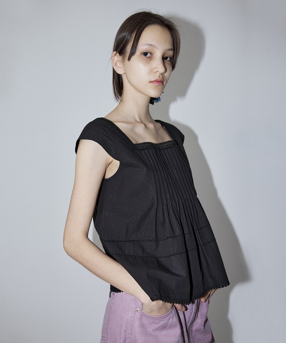 엔오르(EN OR) LACE SQUARE NECK BLOUSE - BLACK