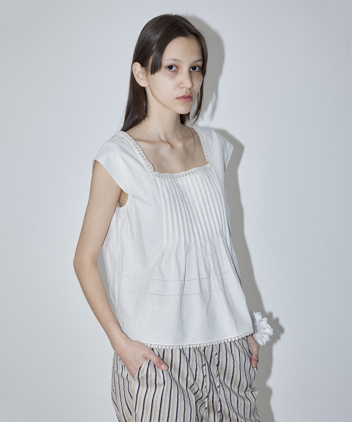 엔오르(EN OR) LACE SQUARE NECK BLOUSE - IVORY