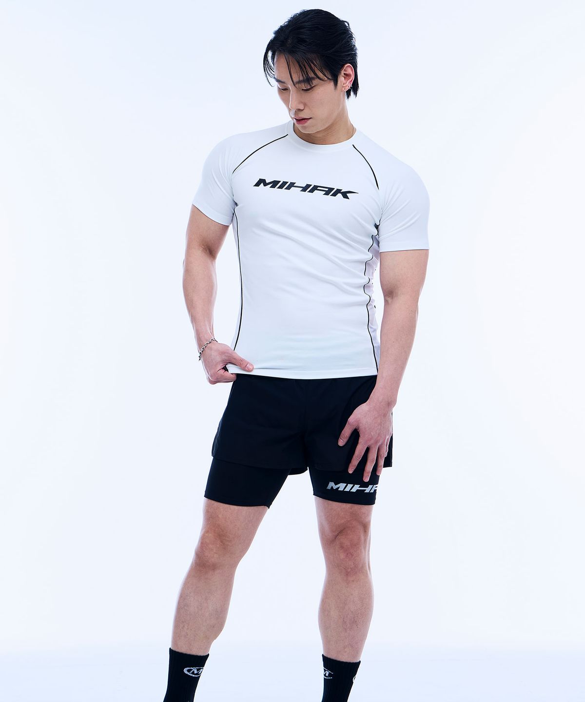 미학(MIHAK) 리플렉티브 파이핑 프로 티셔츠 (WHITE)