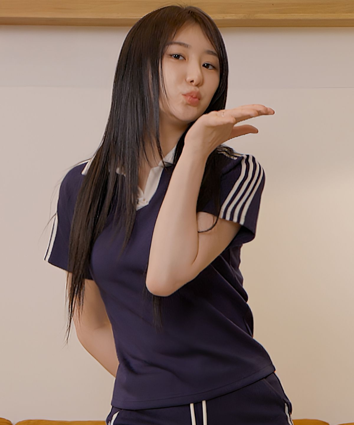 레이몬트(RAIMENT) (W) 우먼즈 트랙 라인 카라 크롭 티셔츠_네이비