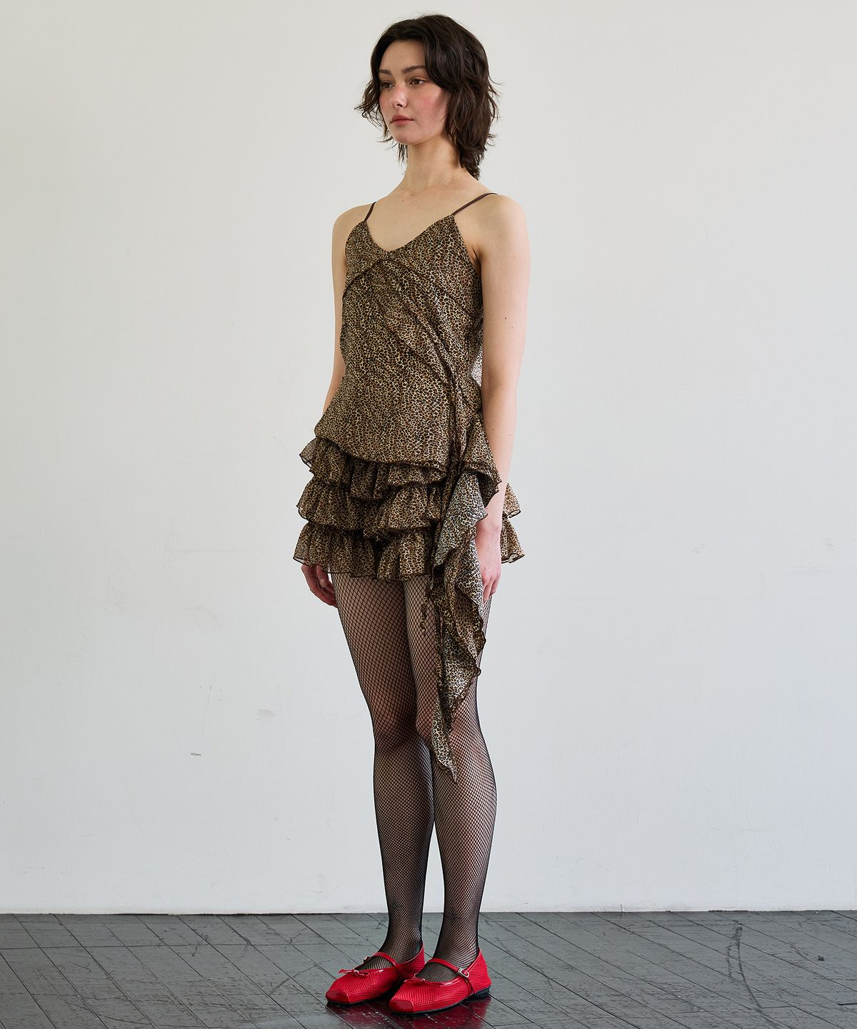 아리킴(ARIKIM) LEOPARD FRILL SLEEVELESS TOP / BROWN
