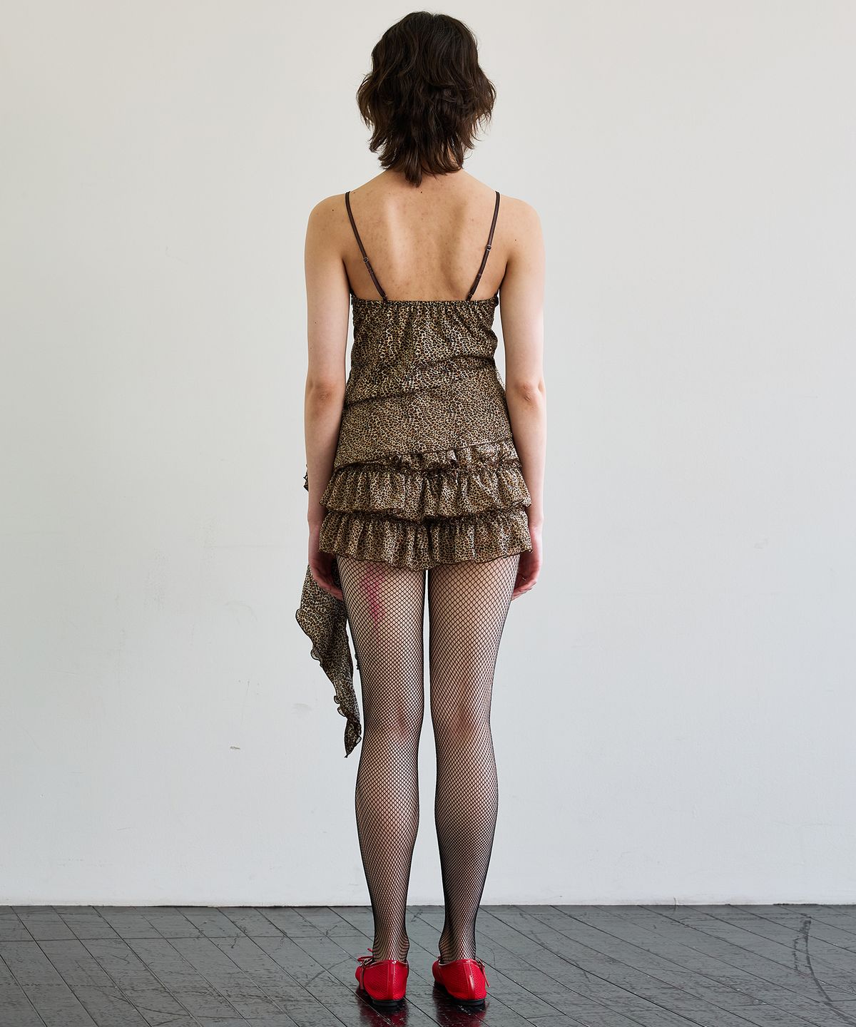아리킴(ARIKIM) LEOPARD FRILL SLEEVELESS TOP / BROWN