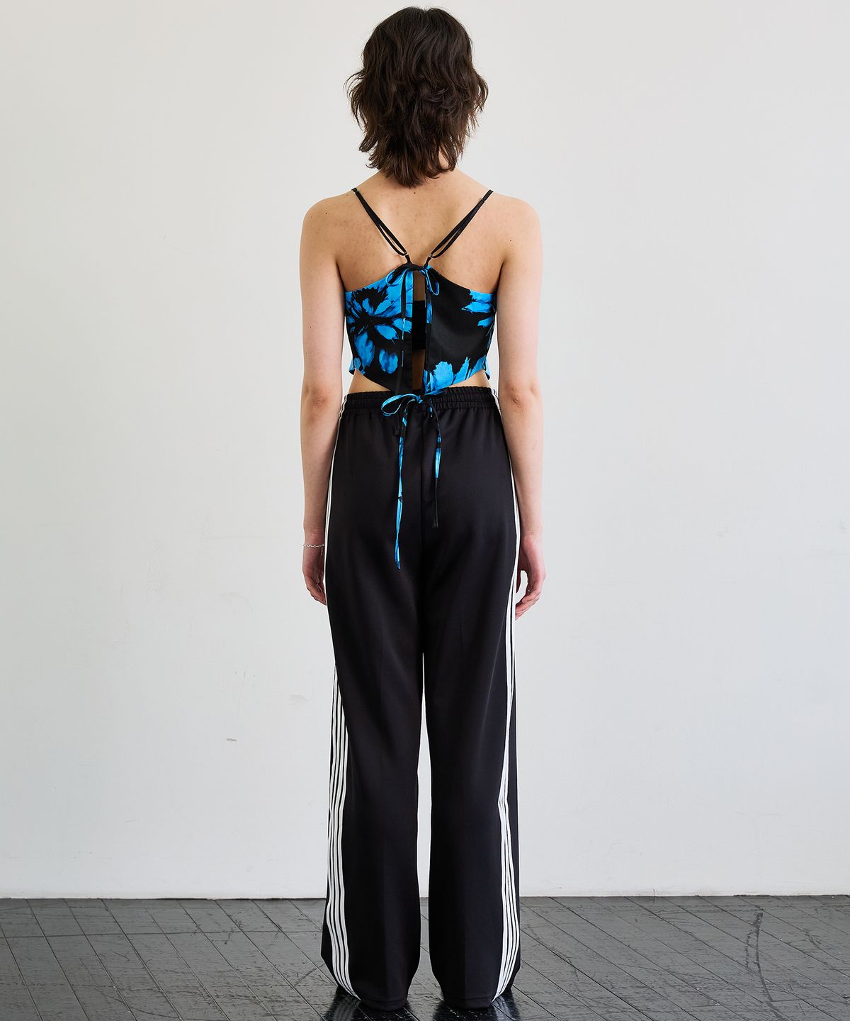 아리킴(ARIKIM) FLUTTER TOP / BLUE