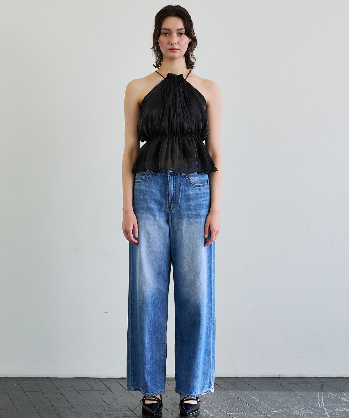 아리킴(ARIKIM) PEARL HALTERNECK TOP / BLACK