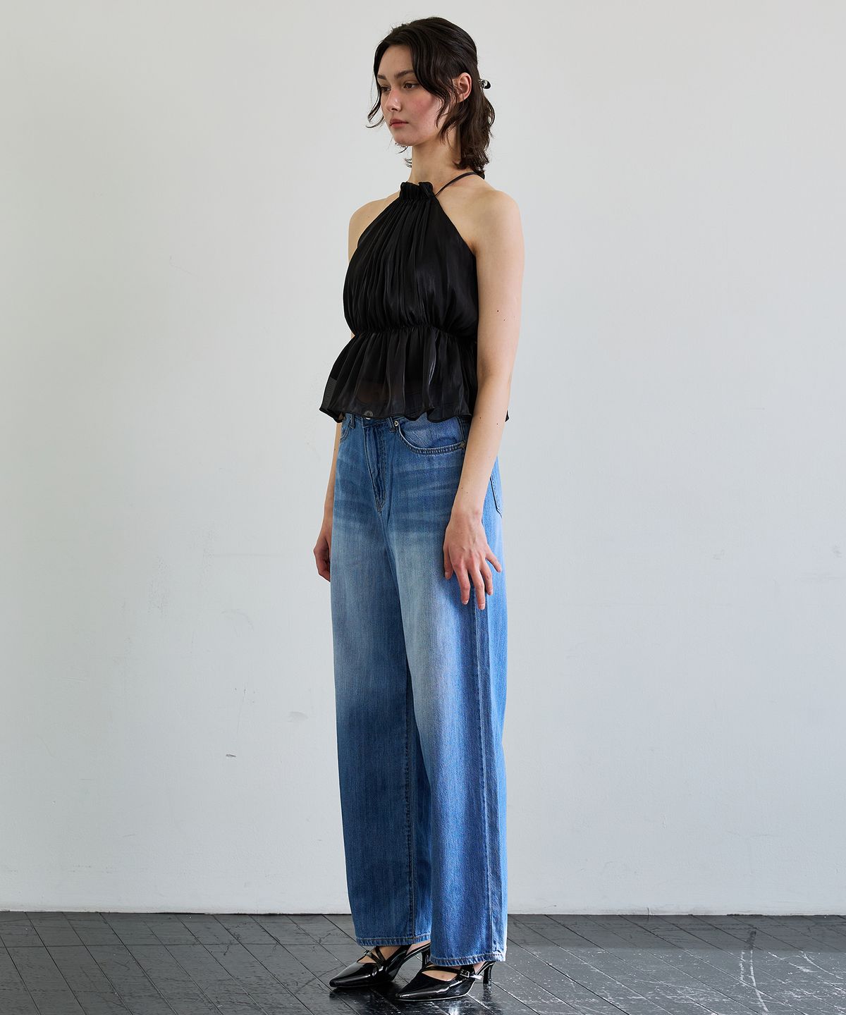 아리킴(ARIKIM) PEARL HALTERNECK TOP / BLACK