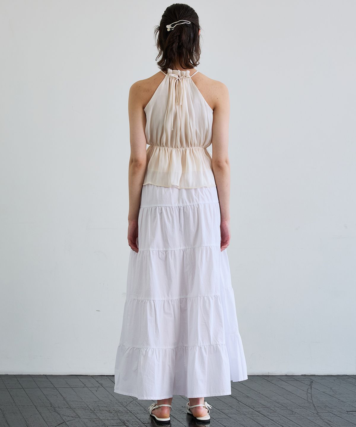 아리킴(ARIKIM) PEARL HALTERNECK TOP / IVORY