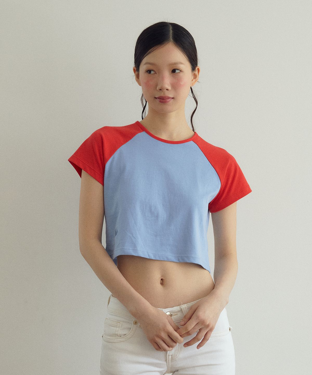 더블쿼츠(DOUBLE QUOTES) 쥬이 크롭 라글란 티셔츠 (레드/스카이)