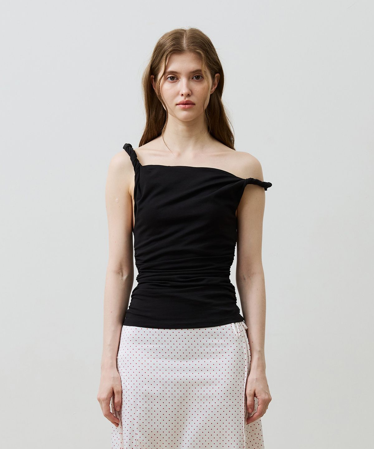 아리킴(ARIKIM) COS TWISTED SHIRRLING TOP / BLACK
