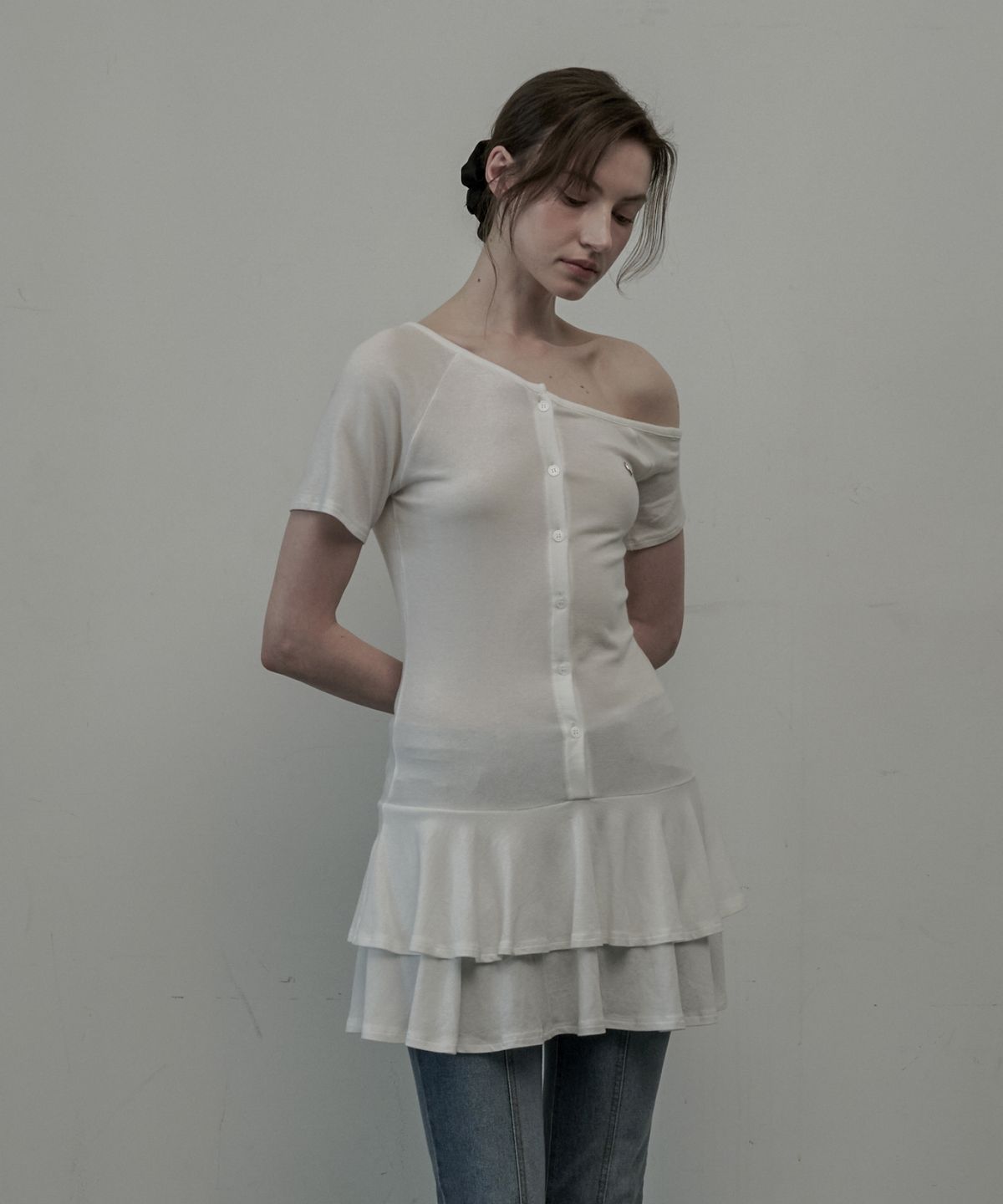 마우솔레움(MAU SOLEUM) Rae Flare Button Top - White