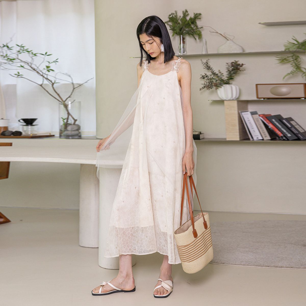 랭썬(LANGSON) LS_Butterfly strap dress_IVORY
