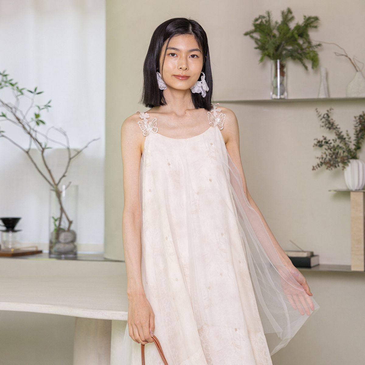 랭썬(LANGSON) LS_Butterfly strap dress_IVORY