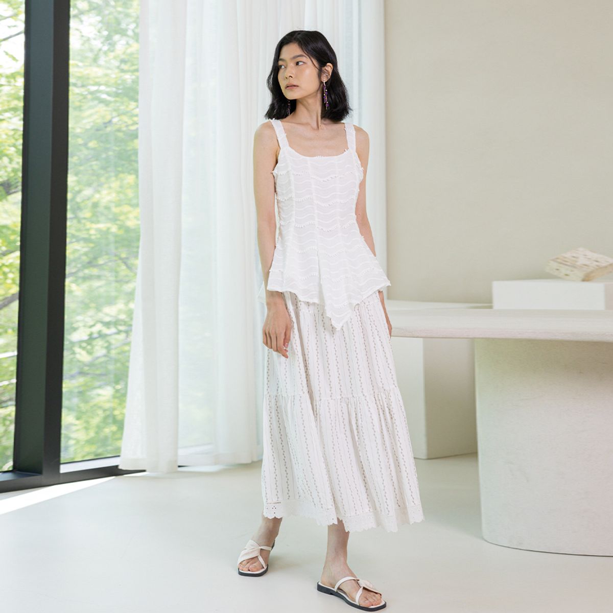 랭썬(LANGSON) LS_Irregular hem sleeveless top_2color