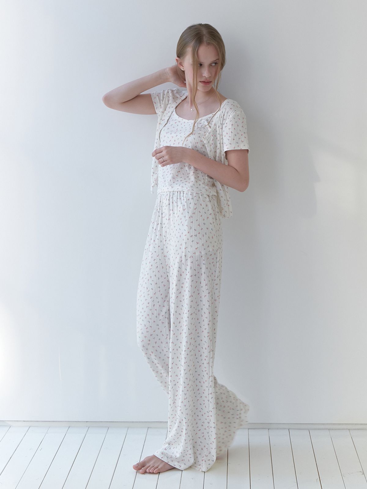 리엘(RE L) Florrie room pants (white flower)